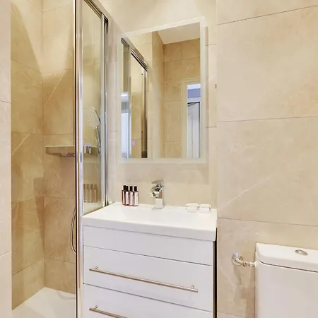 Cosy With Balcony - 2br 6p- La Roquette Appartamento